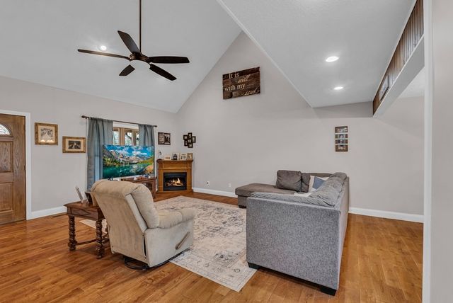 465 Hickory Ln, Sparta, TN 38583