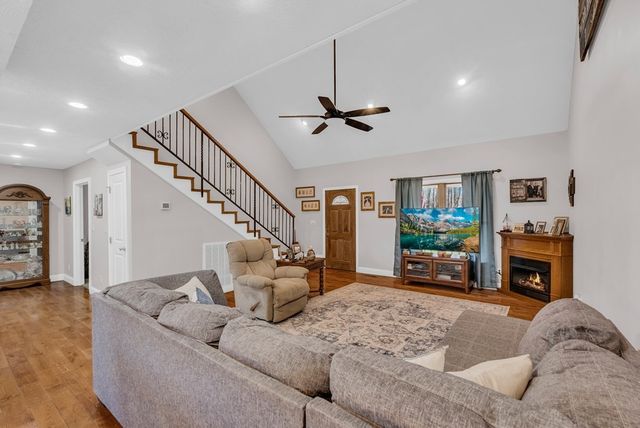 465 Hickory Ln, Sparta, TN 38583