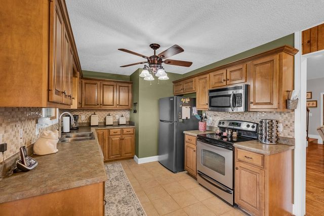 465 Hickory Ln, Sparta, TN 38583