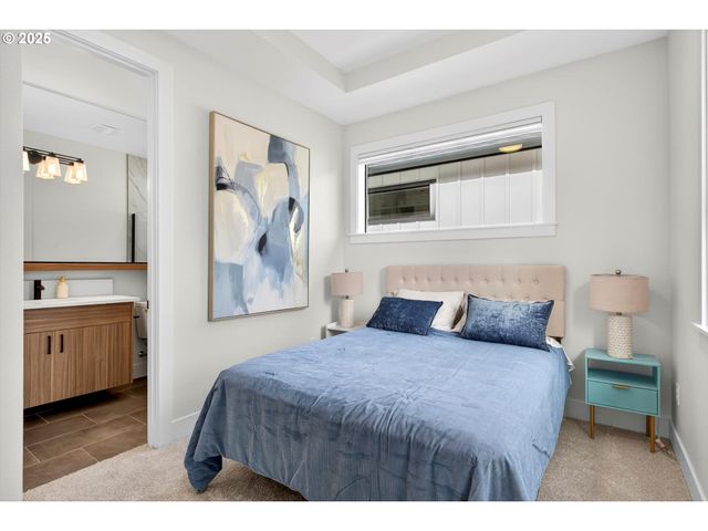 808 3 St C2, Lake Oswego, OR 97034