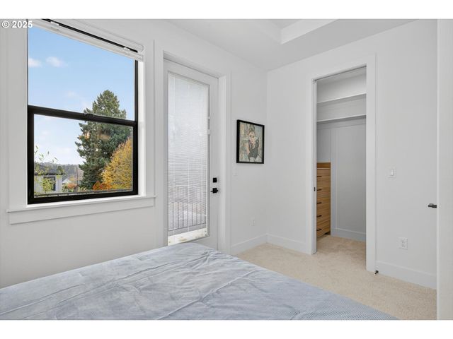 808 3 St C2, Lake Oswego, OR 97034