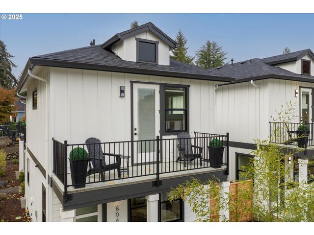 808 3 St C2, Lake Oswego, OR 97034
