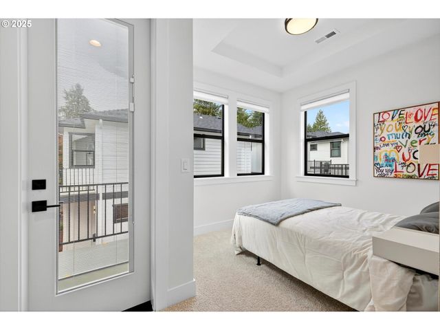 808 3 St C2, Lake Oswego, OR 97034