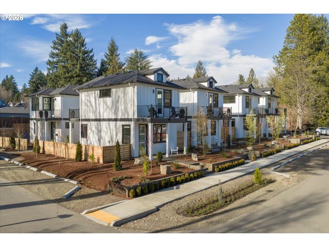 808 3 St C2, Lake Oswego, OR 97034