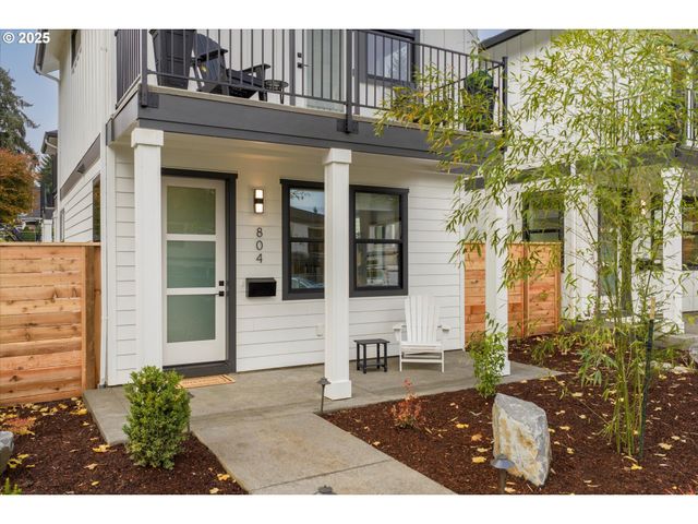 808 3 St C2, Lake Oswego, OR 97034
