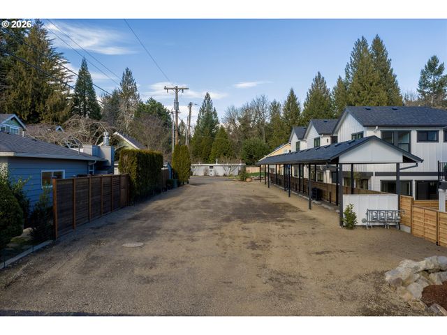 808 3 St C2, Lake Oswego, OR 97034