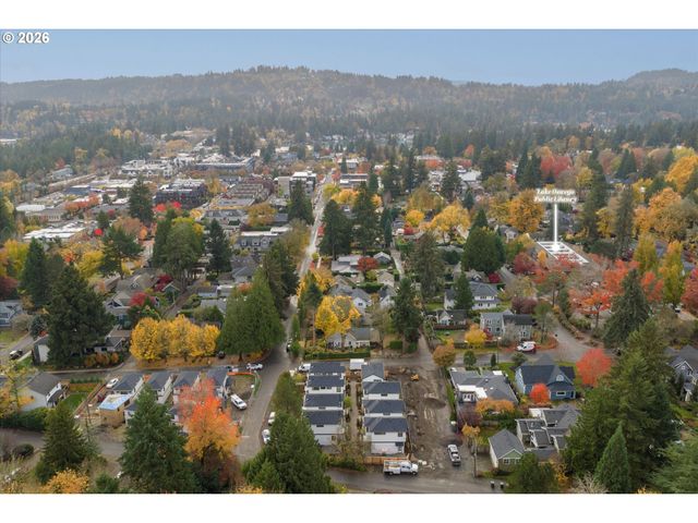 808 3 St C2, Lake Oswego, OR 97034