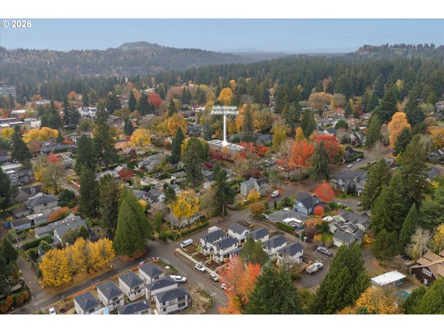 808 3 St C2, Lake Oswego, OR 97034