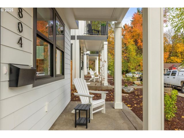 808 3 St C2, Lake Oswego, OR 97034