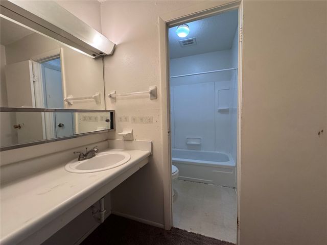 1207 21st Ave Place, Coralville, IA 52241