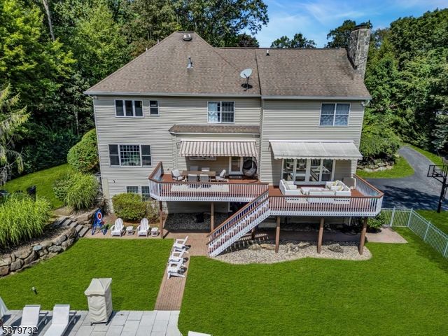8 Sir Arthurs Ct, Sparta Twp., NJ 07871