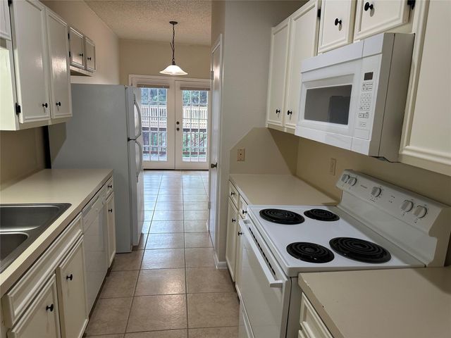 7107 Silver Dale DR B, Austin, TX 78736