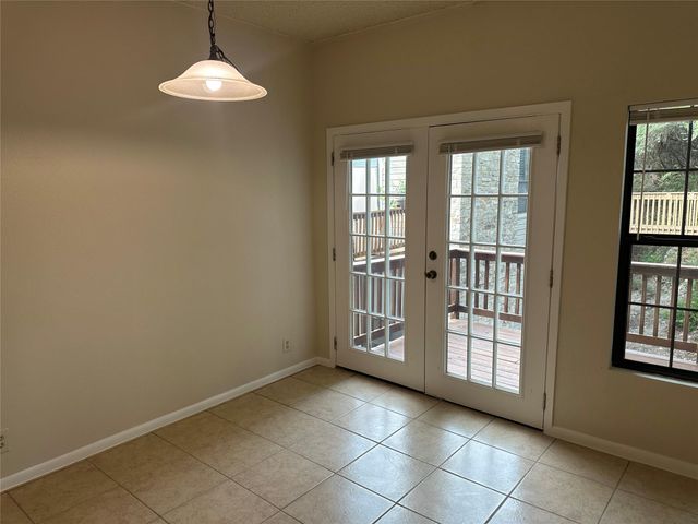 7107 Silver Dale DR B, Austin, TX 78736