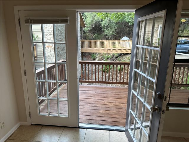 7107 Silver Dale DR B, Austin, TX 78736