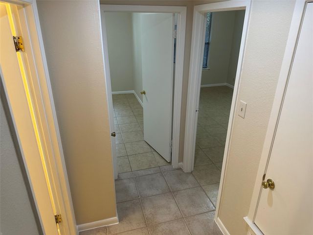 7107 Silver Dale DR B, Austin, TX 78736