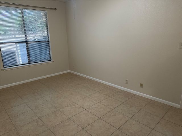 7107 Silver Dale DR B, Austin, TX 78736