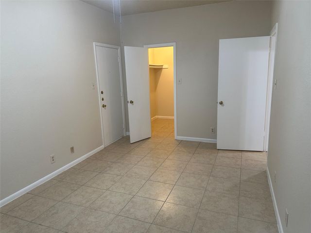 7107 Silver Dale DR B, Austin, TX 78736