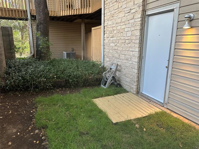 7107 Silver Dale DR B, Austin, TX 78736