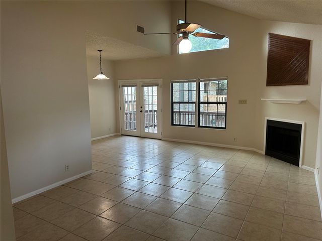 7107 Silver Dale DR B, Austin, TX 78736