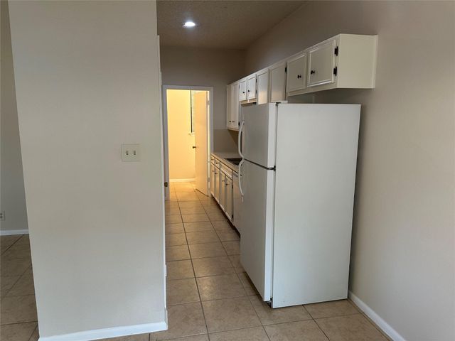 7107 Silver Dale DR B, Austin, TX 78736