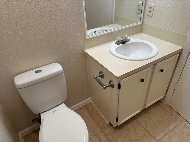 7107 Silver Dale DR B, Austin, TX 78736
