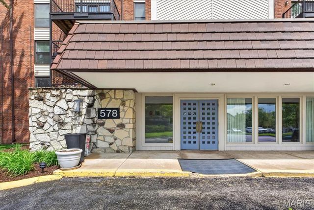 578 Sarah Lane 101, St Louis, MO 63141