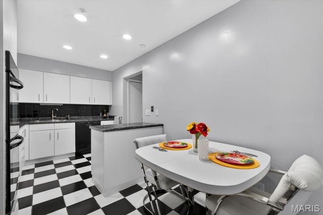 578 Sarah Lane 101, St Louis, MO 63141