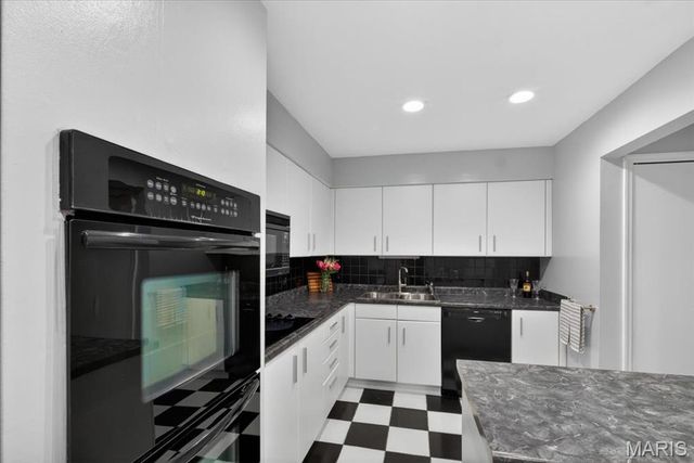 578 Sarah Lane 101, St Louis, MO 63141