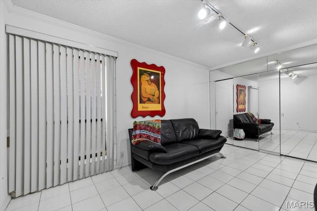 578 Sarah Lane 101, St Louis, MO 63141