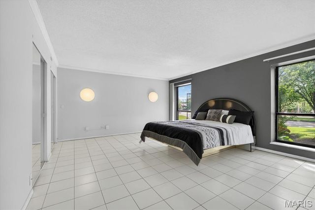 578 Sarah Lane 101, St Louis, MO 63141