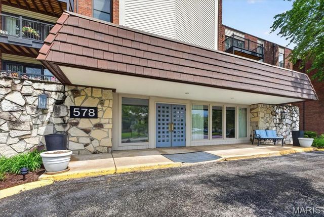 578 Sarah Lane 101, St Louis, MO 63141