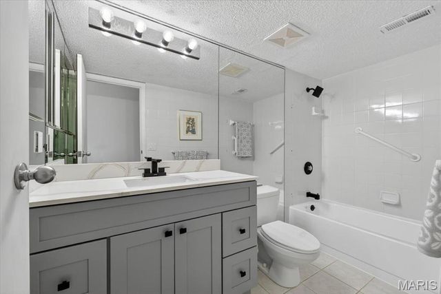578 Sarah Lane 101, St Louis, MO 63141