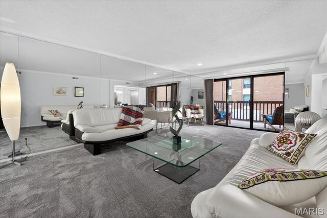 578 Sarah Lane 101, St Louis, MO 63141