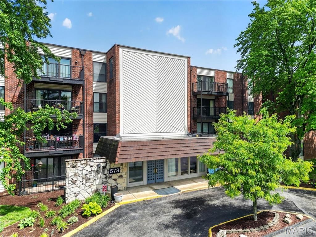 578 Sarah Lane 101, St Louis, MO 63141