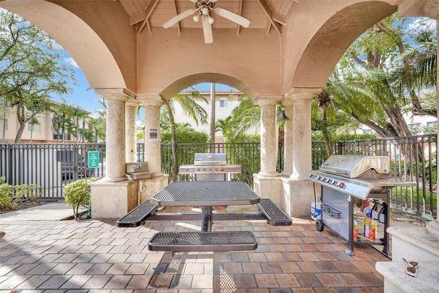 2107 SE 10th Ave 817, Fort Lauderdale, FL 33316