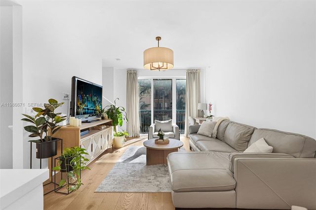 2107 SE 10th Ave 817, Fort Lauderdale, FL 33316