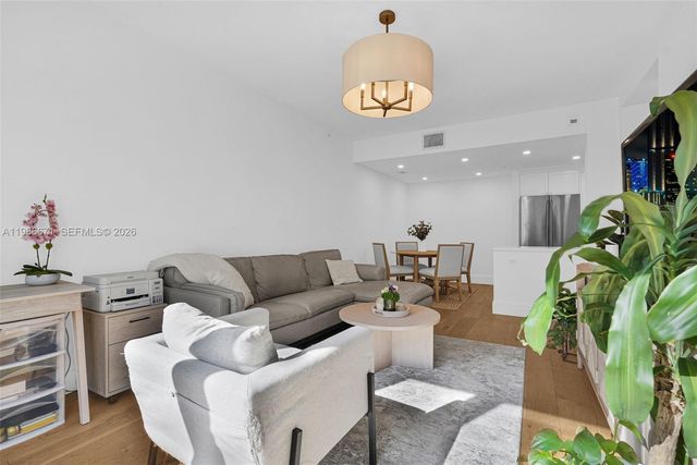 2107 SE 10th Ave 817, Fort Lauderdale, FL 33316