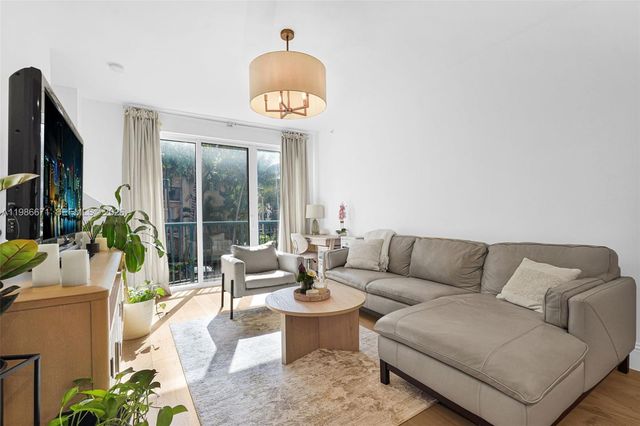 2107 SE 10th Ave 817, Fort Lauderdale, FL 33316