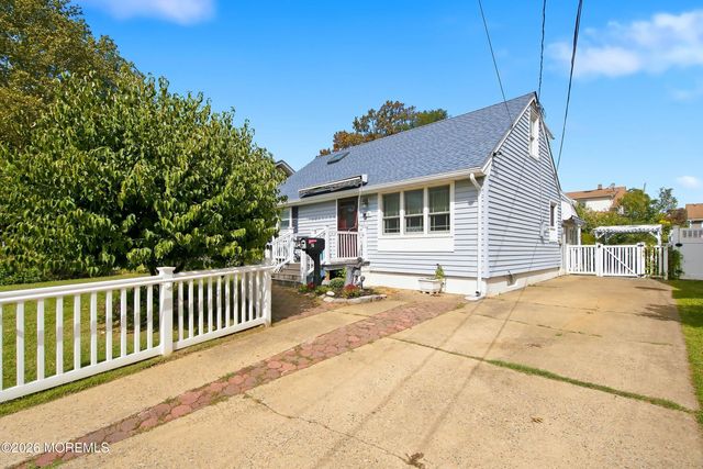 15 Washington Avenue, Leonardo, NJ 07737
