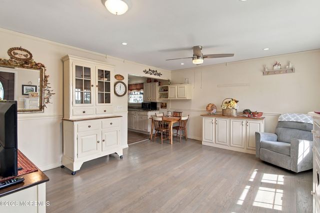 15 Washington Avenue, Leonardo, NJ 07737