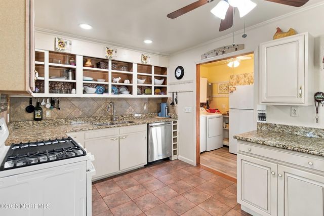15 Washington Avenue, Leonardo, NJ 07737