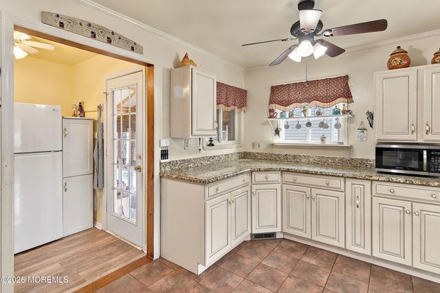 15 Washington Avenue, Leonardo, NJ 07737