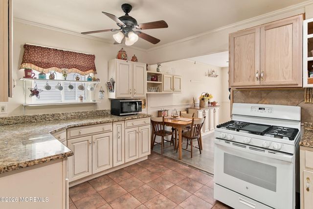 15 Washington Avenue, Leonardo, NJ 07737