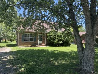 1213 Woodbridge Dr, Clarksville, TN 37042