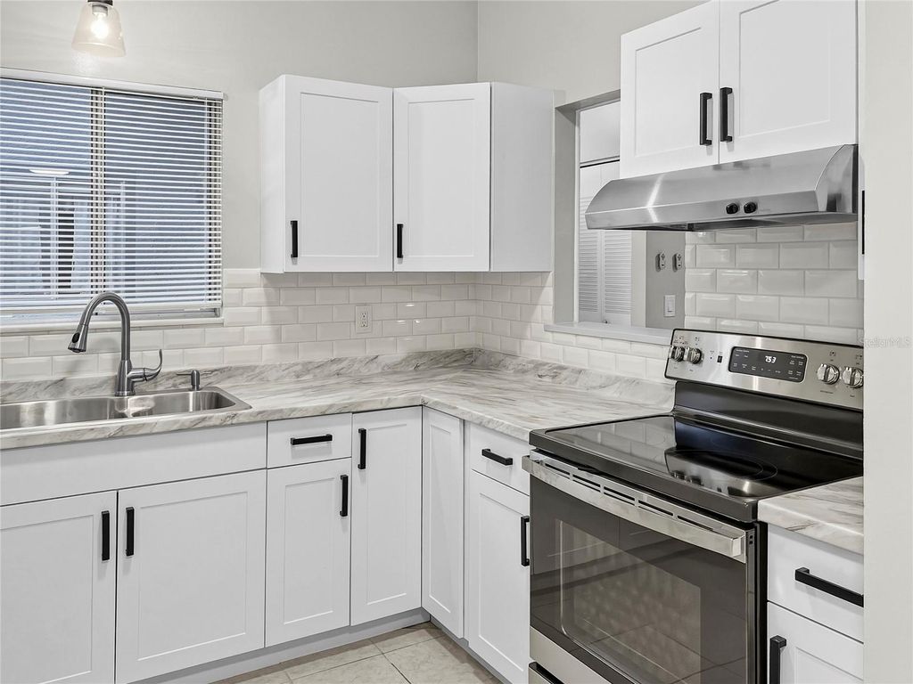 Image 5 of property listing at 5715/5711 GALLATIN LANE, North Port, FL 34287