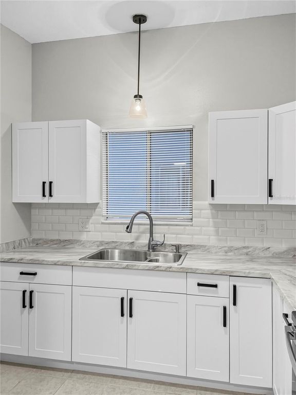 Image 8 of property listing at 5715/5711 GALLATIN LANE, North Port, FL 34287