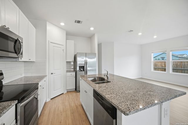 1050 Crenshaw, San Antonio, TX 78221