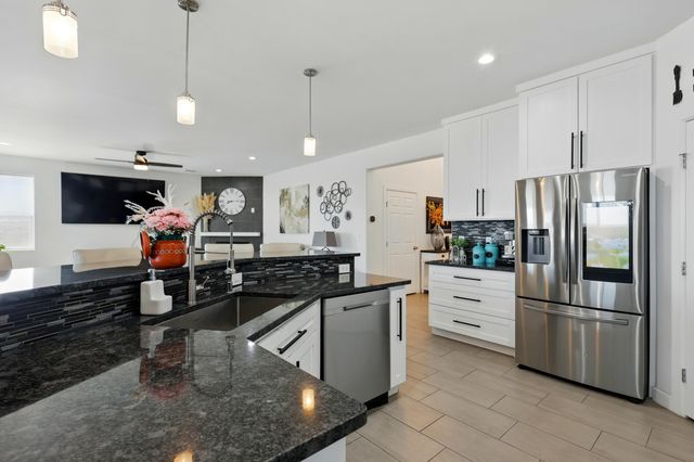 608 Southern Boulevard SW, Rio Rancho, NM 87124