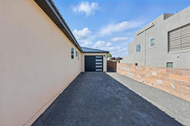 608 Southern Boulevard SW, Rio Rancho, NM 87124