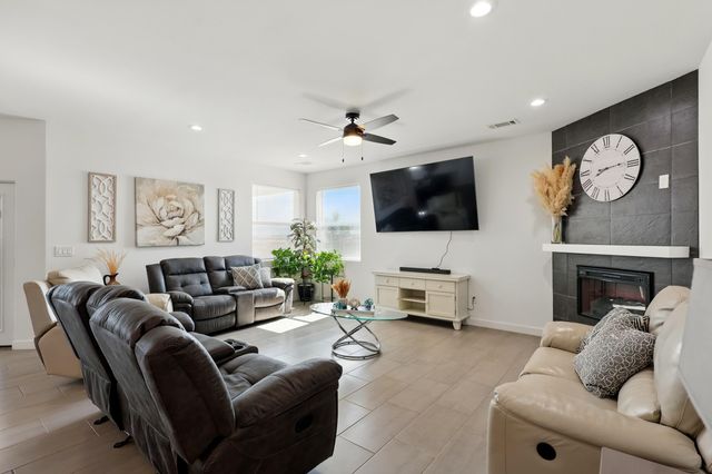 608 Southern Boulevard SW, Rio Rancho, NM 87124